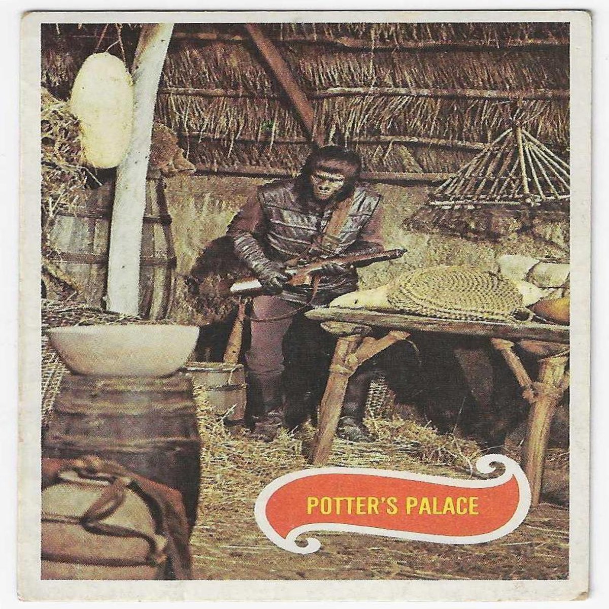 1975 Scanlens Planet of the Apes (43) Potters Palace